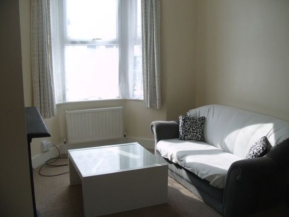 Georgeous 2 double bedroom house stratford village e15  5 mins from westfield 325 pw